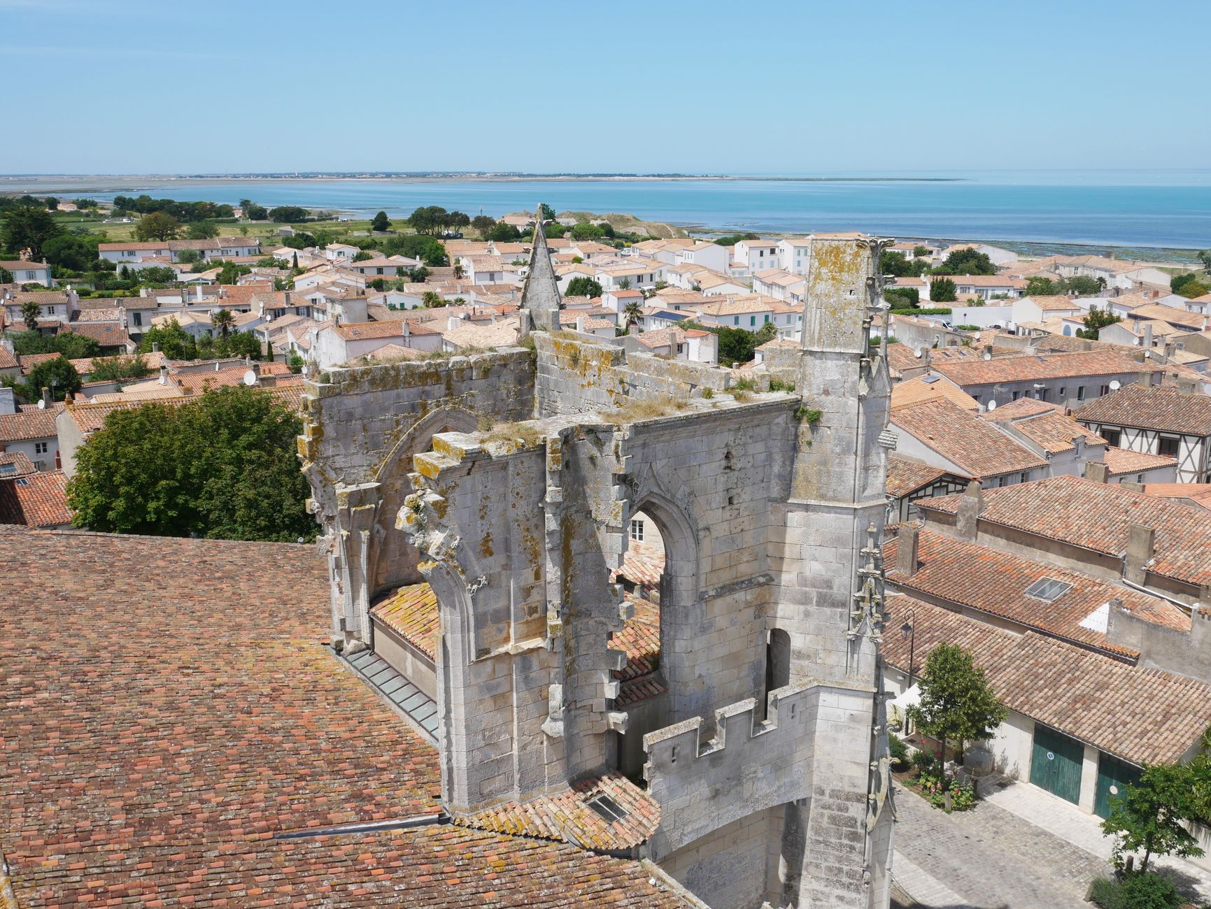Bâchage de toiture équipe à Chambéry